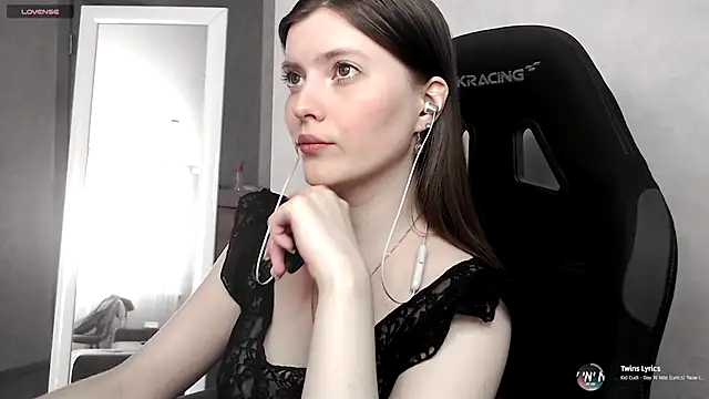 Snapshot of cute_elfy_ chatting on September 15, 2025, 2:06 pm cute elfy  online show from September 15, 2025, 2:06 pm
