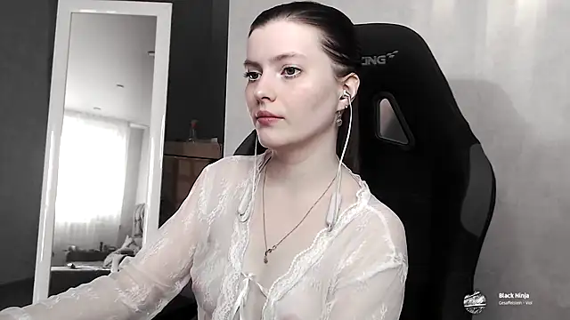 Snapshot of cute_elfy_ chatting on October 8, 2025, 2:07 pm cute elfy  online show from October 8, 2025, 2:07 pm