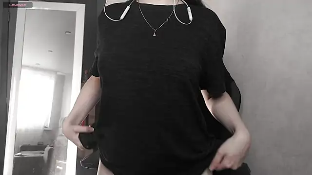 Snapshot of cute_elfy_ chatting on September 23, 2025, 2:35 pm cute elfy  online show from September 23, 2025, 2:35 pm
