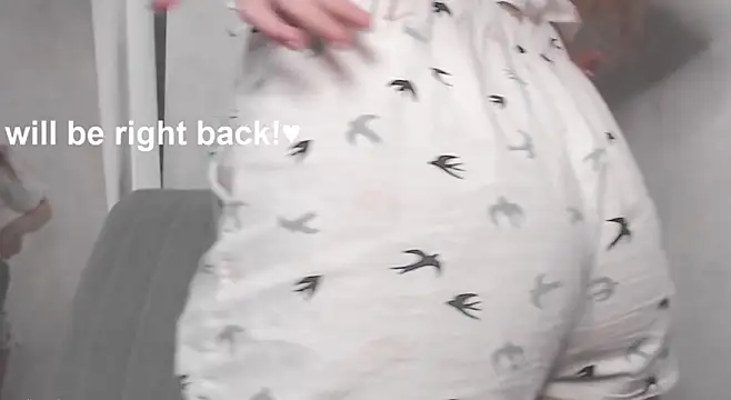 cute elfy  online show from January 9, 2026, 2:24 pm