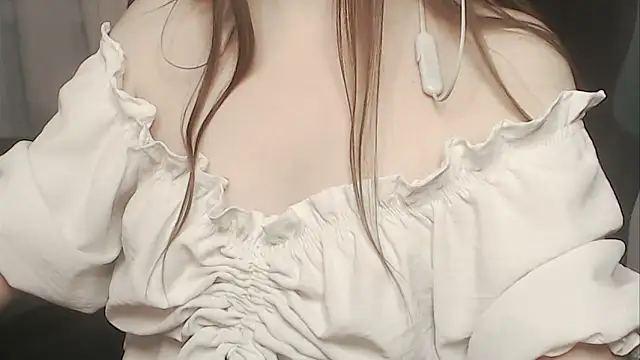 cute elfy  online show from February 10, 2026, 3:55 pm