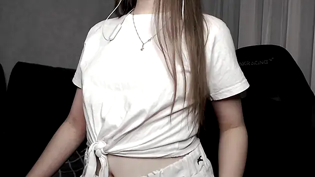 Snapshot of cute_elfy_ chatting on October 14, 2025, 3:23 pm cute elfy  online show from October 14, 2025, 3:23 pm