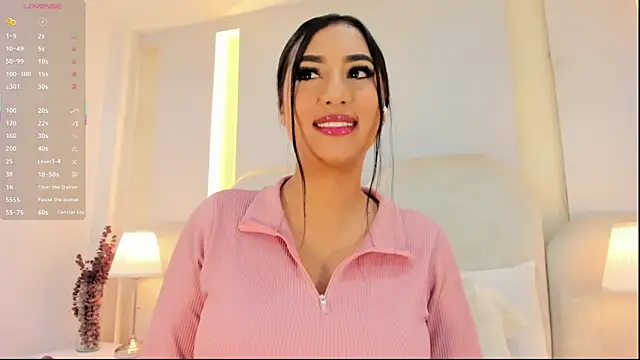 SalomeeBell online show from June 1, 2026, 8:52 pm