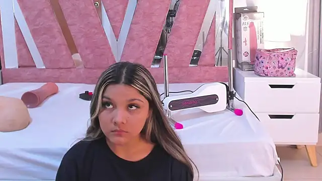 Snapshot of Wonderkloe_ chatting on February 8, 2026, 7:33 pm Wonderkloe online show from February 8, 2026, 7:33 pm