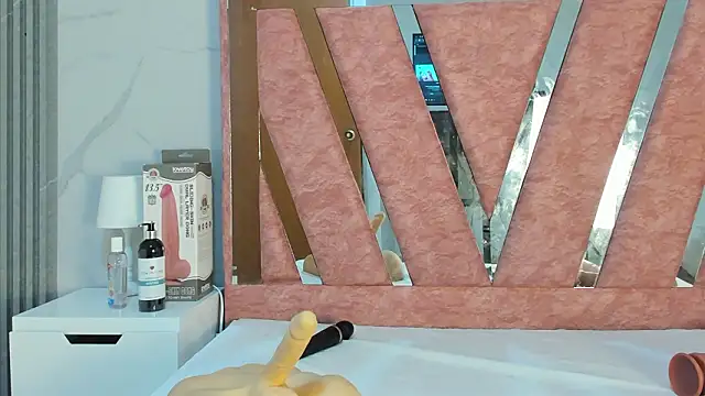 Snapshot of Wonderkloe_ chatting on February 27, 2026, 1:39 am Wonderkloe online show from February 27, 2026, 1:39 am