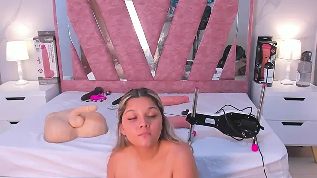 Snapshot of Wonderkloe_ chatting on February 13, 2026, 8:42 pm Wonderkloe online show from February 13, 2026, 8:42 pm