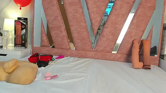 Snapshot of Wonderkloe_ chatting on February 23, 2026, 1:29 am Wonderkloe online show from February 23, 2026, 1:29 am