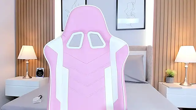 megan bigboobs  online show from February 15, 2026, 12:37 pm