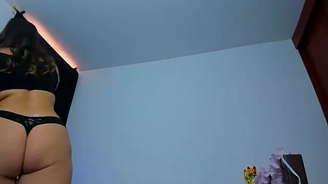 Snapshot of Luna-Gomez chatting on October 23, 2025, 3:21 pm Luna-Gomez online show from October 23, 2025, 3:21 pm