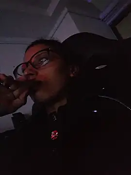 Snapshot of BeccaReedd chatting on November 25, 2025, 10:37 am BeccaReedd online show from November 25, 2025, 10:37 am