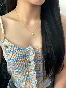 Snapshot of JennyQueen18 chatting on December 3, 2025, 4:13 am JennyQueen18 online show from December 3, 2025, 4:13 am