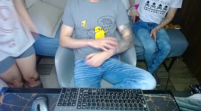 bossking017 online show from March 9, 2025, 10:19 pm