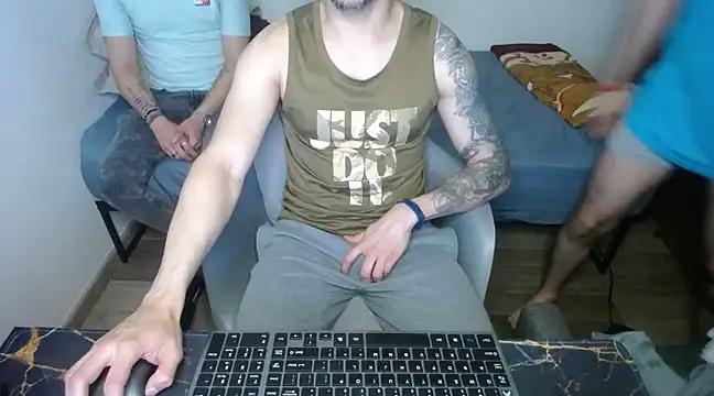 bossking017 online show from March 13, 2025, 9:37 pm