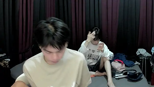 Snapshot of hotfreshdior chatting on December 18, 2025, 8:23 pm hotfreshdior online show from December 18, 2025, 8:23 pm