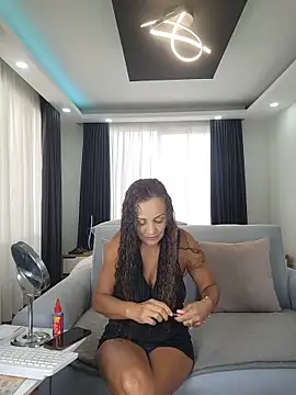 Snapshot of evasweett__ chatting on June 20, 2026, 3:39 pm evasweett online show from June 20, 2026, 3:39 pm