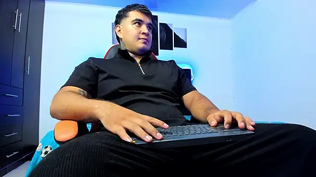 Snapshot of thiago__cp01 chatting on February 25, 2026, 5:29 am thiago cp01 online show from February 25, 2026, 5:29 am