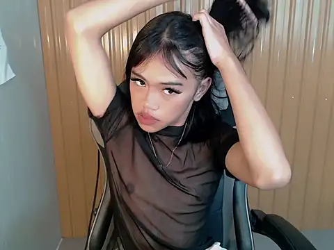 urcurlydiva online show from April 13, 2026, 6:28 am