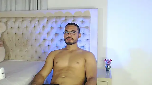 Snapshot of marcusblade chatting on December 1, 2025, 10:21 pm marcusblade online show from December 1, 2025, 10:21 pm