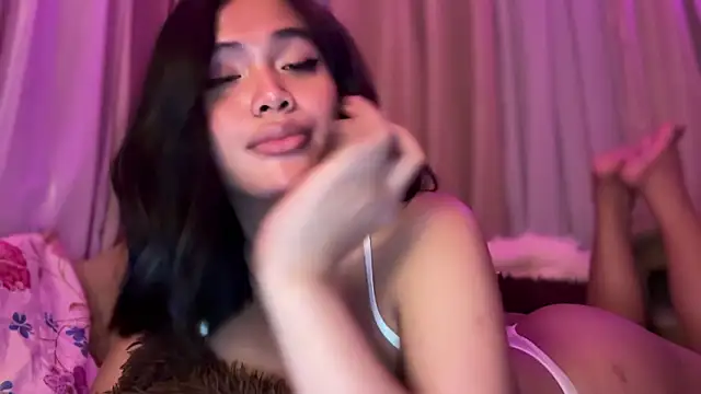 Yourbaby angelx online show from December 22, 2025, 4:07 pm