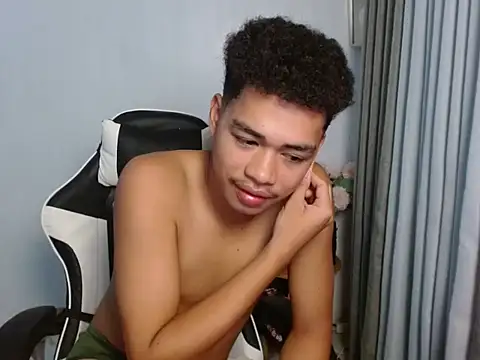 Snapshot of curlyasian_njxx chatting on June 7, 2026, 4:07 am curlyasian njxx online show from June 7, 2026, 4:07 am