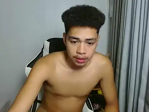 Snapshot of curlyasian_njxx chatting on June 8, 2026, 4:35 am curlyasian njxx online show from June 8, 2026, 4:35 am