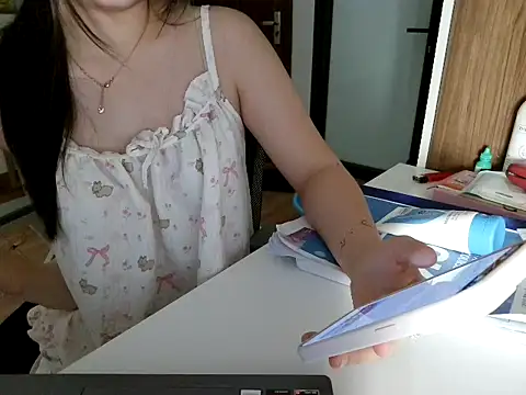 Snapshot of Linzly chatting on May 29, 2026, 3:45 am Linzly online show from May 29, 2026, 3:45 am