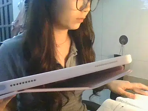 Snapshot of Linzly chatting on October 31, 2025, 2:52 am Linzly online show from October 31, 2025, 2:52 am