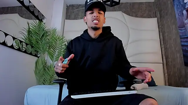 Thiagoferreti online show from October 27, 2025, 7:37 pm