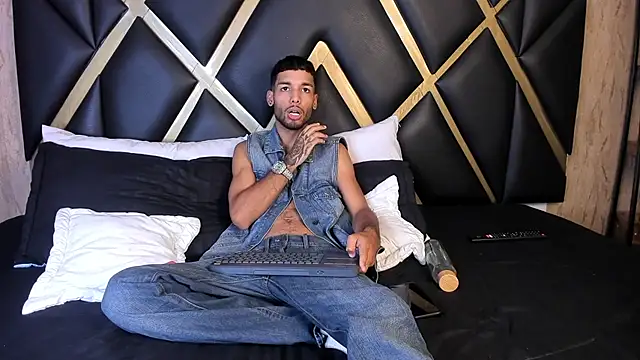 Thiagoferreti online show from March 3, 2026, 3:35 am