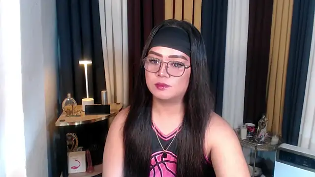 Snapshot of YourSweet-mich chatting on June 15, 2026, 3:23 pm YourSweet-mich online show from June 15, 2026, 3:23 pm