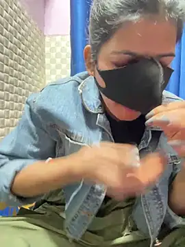 Snapshot of Hot_Jaanvi_ chatting on February 6, 2026, 3:52 pm Hot Jaanvi online show from February 6, 2026, 3:52 pm