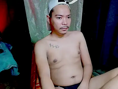 Snapshot of MANIACasianX chatting on November 7, 2025, 9:19 pm MANIACasianX online show from November 7, 2025, 9:19 pm