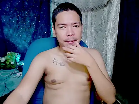 Snapshot of MANIACasianX chatting on November 21, 2025, 11:31 am MANIACasianX online show from November 21, 2025, 11:31 am