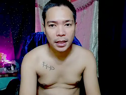 Snapshot of MANIACasianX chatting on November 18, 2025, 10:07 am MANIACasianX online show from November 18, 2025, 10:07 am