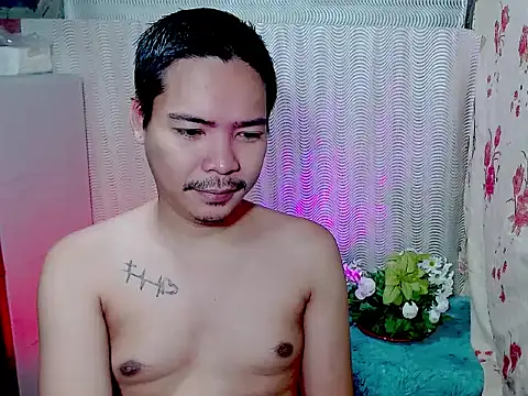 Snapshot of MANIACasianX chatting on October 24, 2025, 9:47 pm MANIACasianX online show from October 24, 2025, 9:47 pm