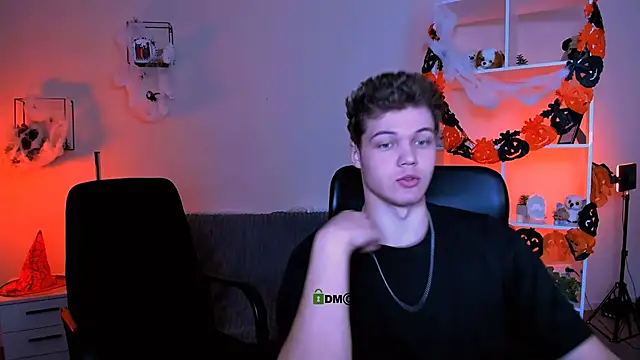 Snapshot of lucas_long_ chatting on November 2, 2025, 9:47 am lucas long online show from November 2, 2025, 9:47 am