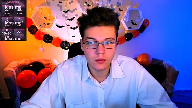 Snapshot of lucas_long_ chatting on October 26, 2025, 9:31 am lucas long online show from October 26, 2025, 9:31 am