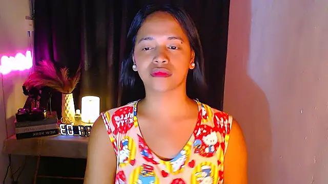 Lorainnelustts online show from November 29, 2025, 8:03 am