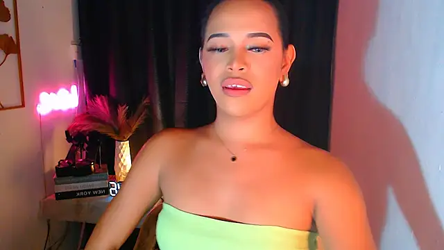 Lorainnelustts online show from November 30, 2025, 1:17 am