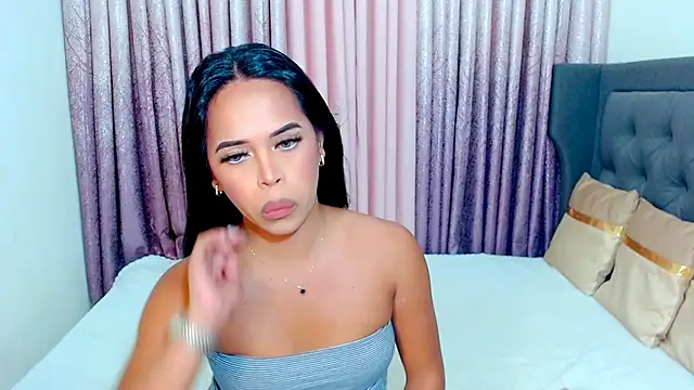 Lorainnelustts online show from November 10, 2025, 7:35 am