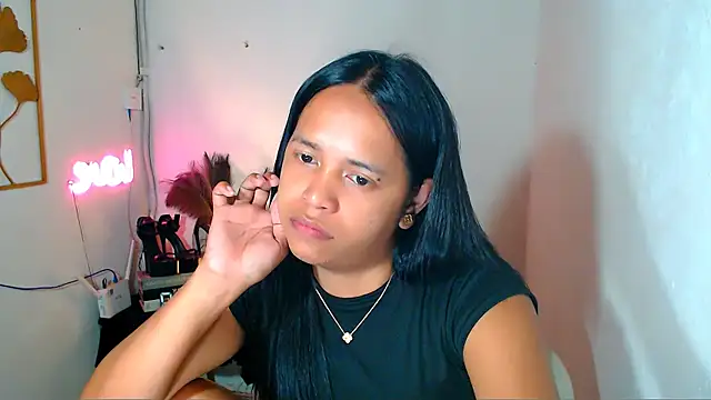 Lorainnelustts online show from March 2, 2026, 5:08 am