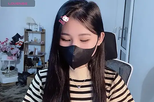 Snapshot of ___Daisy___ chatting on November 7, 2025, 2:43 pm Daisy online show from November 7, 2025, 2:43 pm