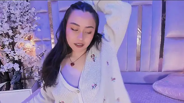 HannaCollins  online show from December 21, 2025, 1:02 pm