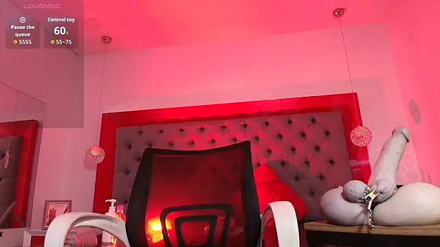 MirandaSould online show from April 17, 2026, 1:25 pm