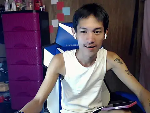 Snapshot of riks_tyler chatting on July 18, 2026, 7:44 pm riks tyler online show from July 18, 2026, 7:44 pm