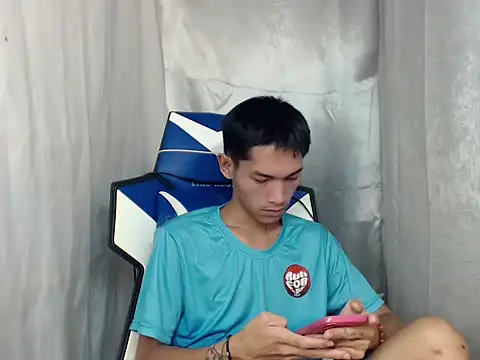 Snapshot of riks_tyler chatting on June 14, 2026, 9:43 am riks tyler online show from June 14, 2026, 9:43 am