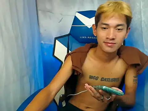 Snapshot of riks_tyler chatting on November 26, 2025, 2:39 pm riks tyler online show from November 26, 2025, 2:39 pm