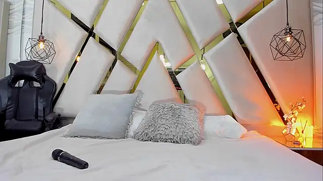 FernandaRousse online show from December 1, 2025, 7:37 pm