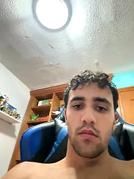 aavrdvh33 online show from October 31, 2025, 9:43 pm