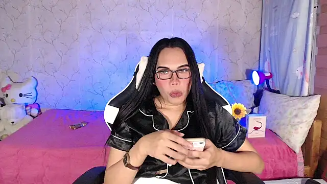 TssluttyNikka online show from April 11, 2026, 12:53 pm